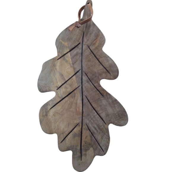 Oak Leaf Wood Cutting Board - Picture 4 of 4